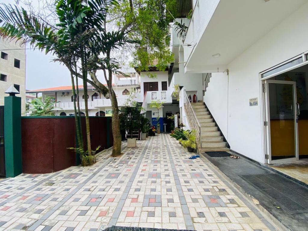 Copacabana Beach Hotel Hikkaduwa Ngoại thất bức ảnh