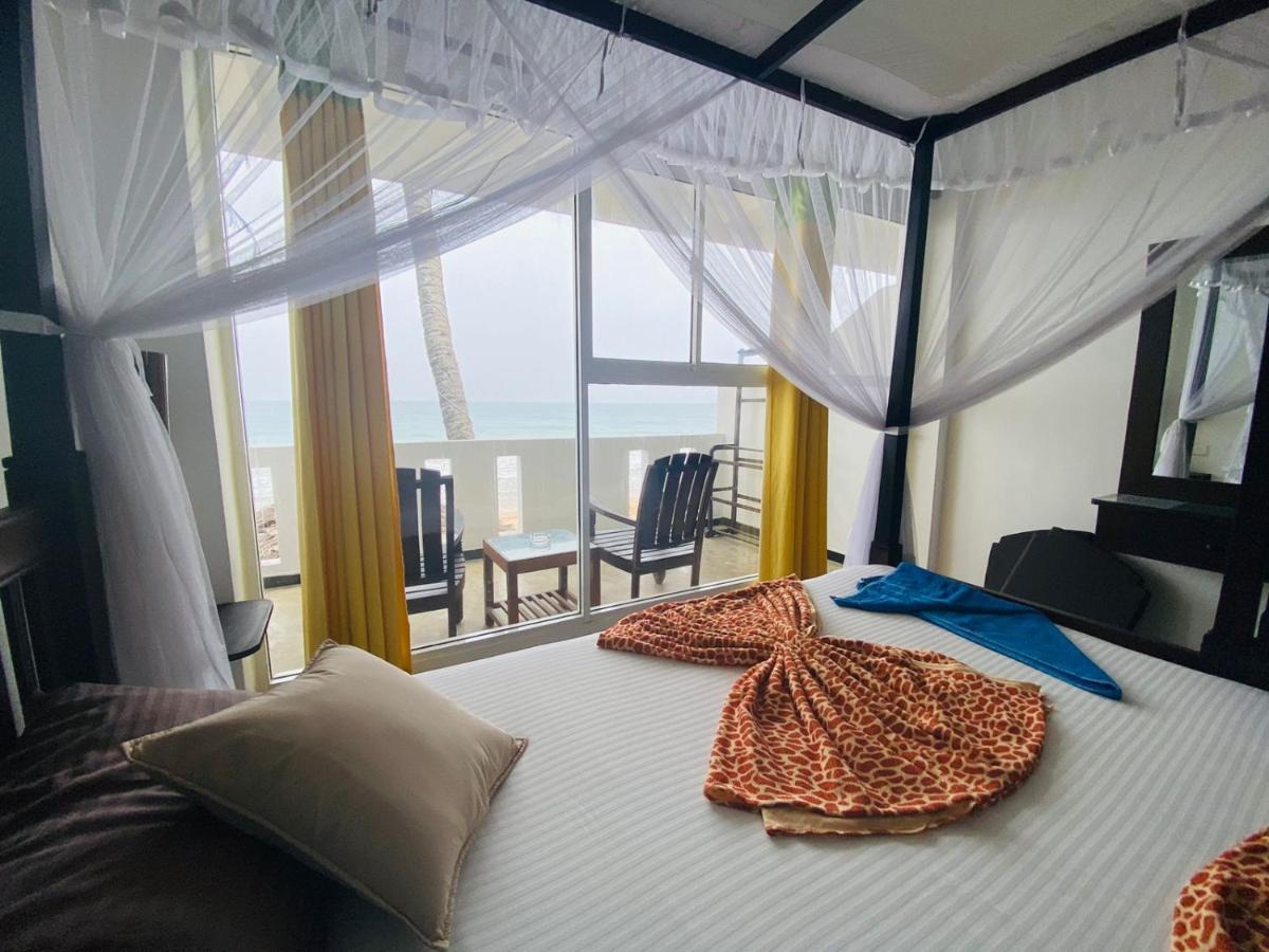 Copacabana Beach Hotel Hikkaduwa Ngoại thất bức ảnh