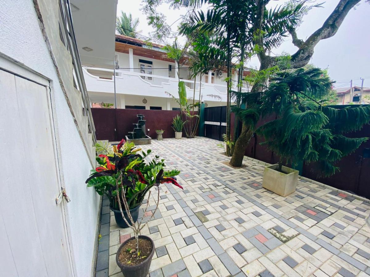 Copacabana Beach Hotel Hikkaduwa Ngoại thất bức ảnh