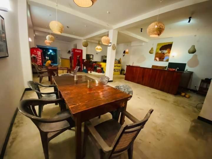 Copacabana Beach Hotel Hikkaduwa Ngoại thất bức ảnh