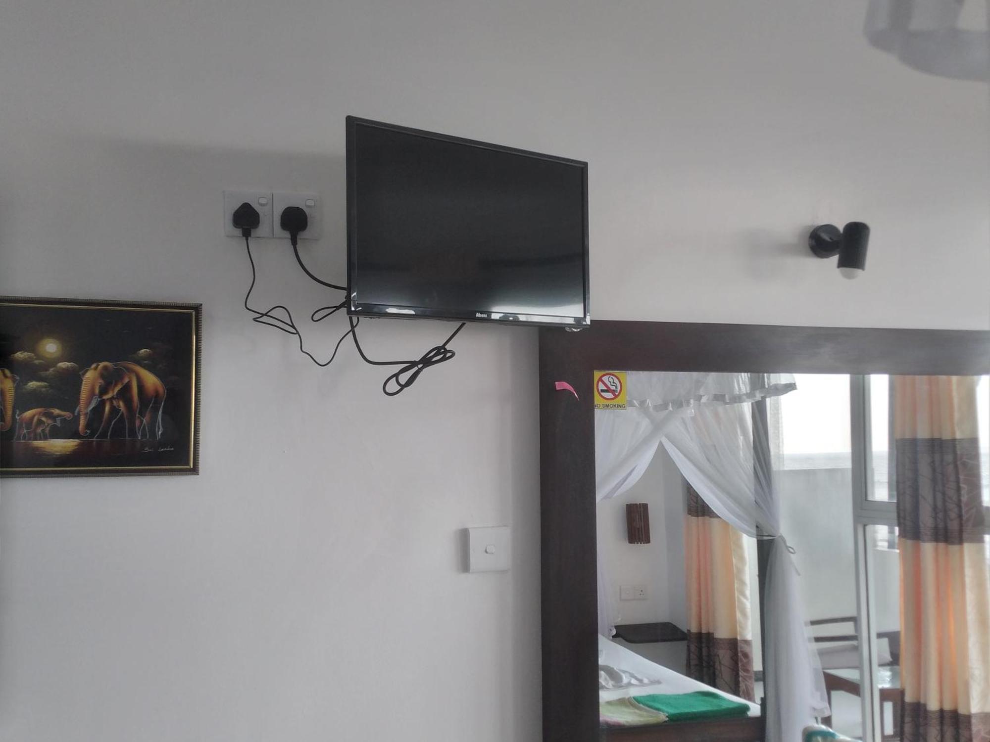 Copacabana Beach Hotel Hikkaduwa Ngoại thất bức ảnh