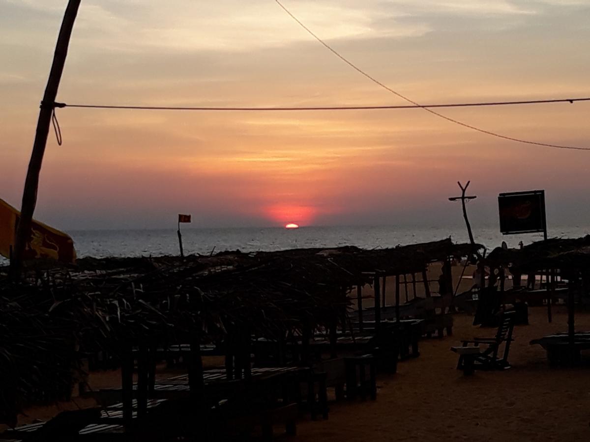 Copacabana Beach Hotel Hikkaduwa Ngoại thất bức ảnh