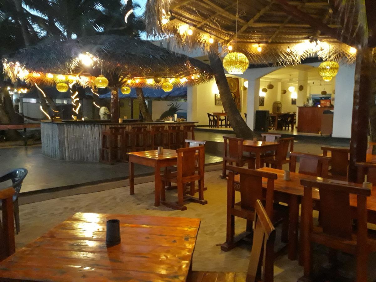 Copacabana Beach Hotel Hikkaduwa Ngoại thất bức ảnh