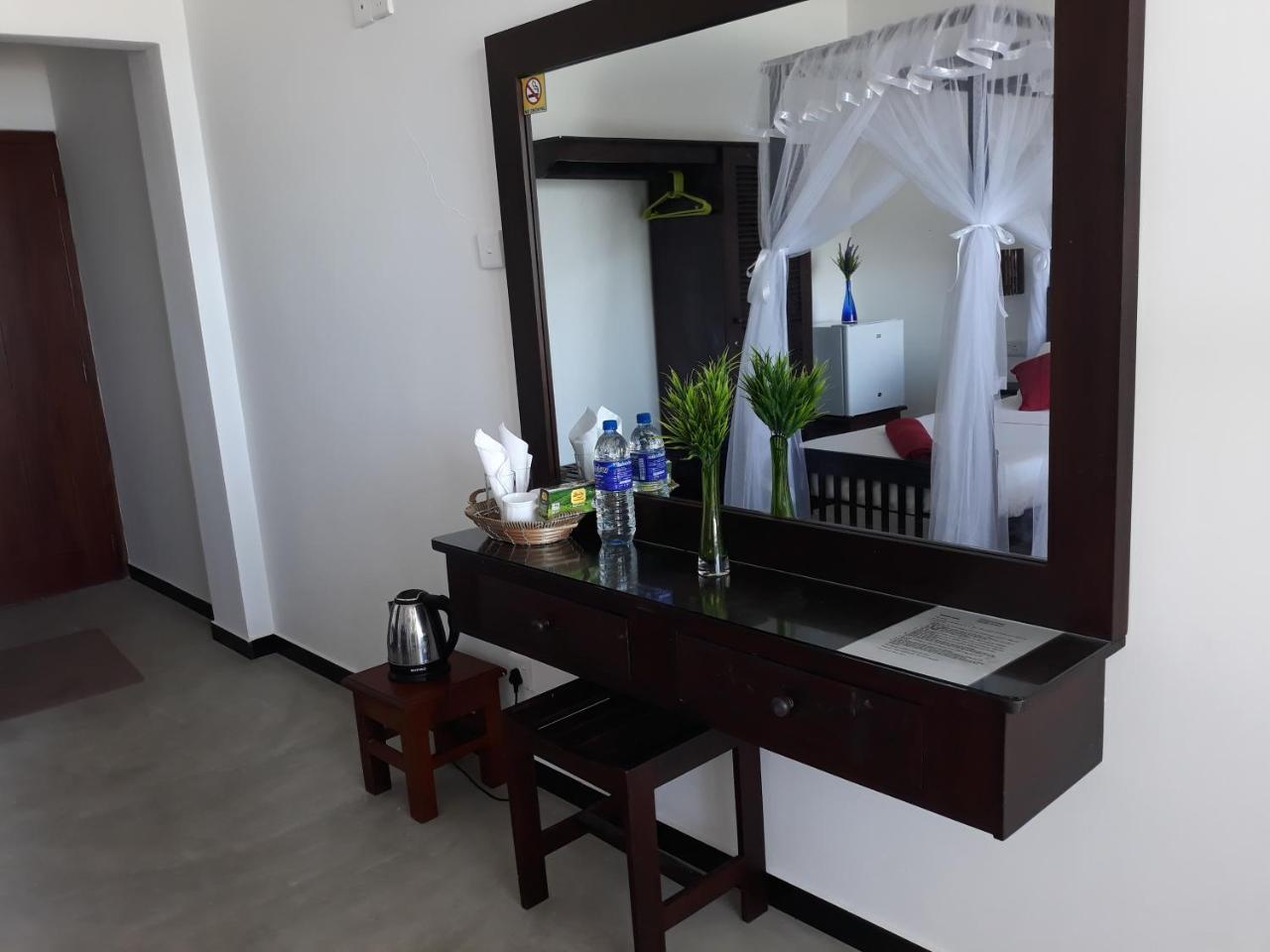 Copacabana Beach Hotel Hikkaduwa Phòng bức ảnh