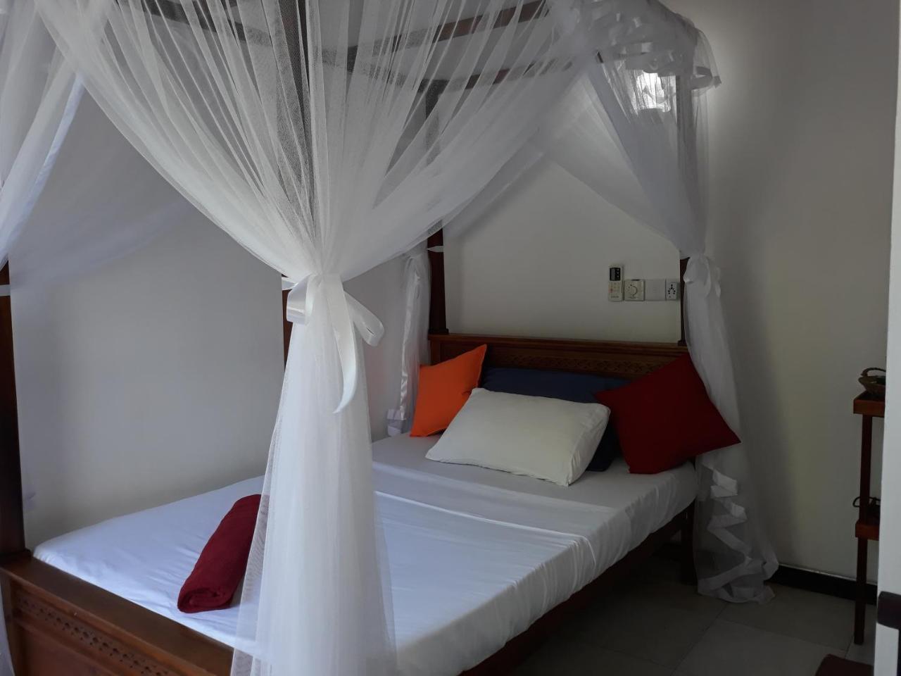 Copacabana Beach Hotel Hikkaduwa Ngoại thất bức ảnh