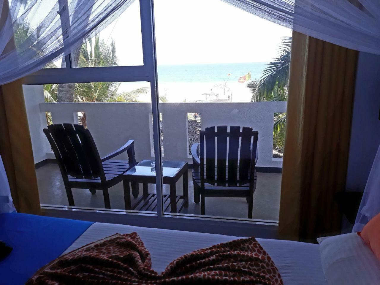 Copacabana Beach Hotel Hikkaduwa Ngoại thất bức ảnh