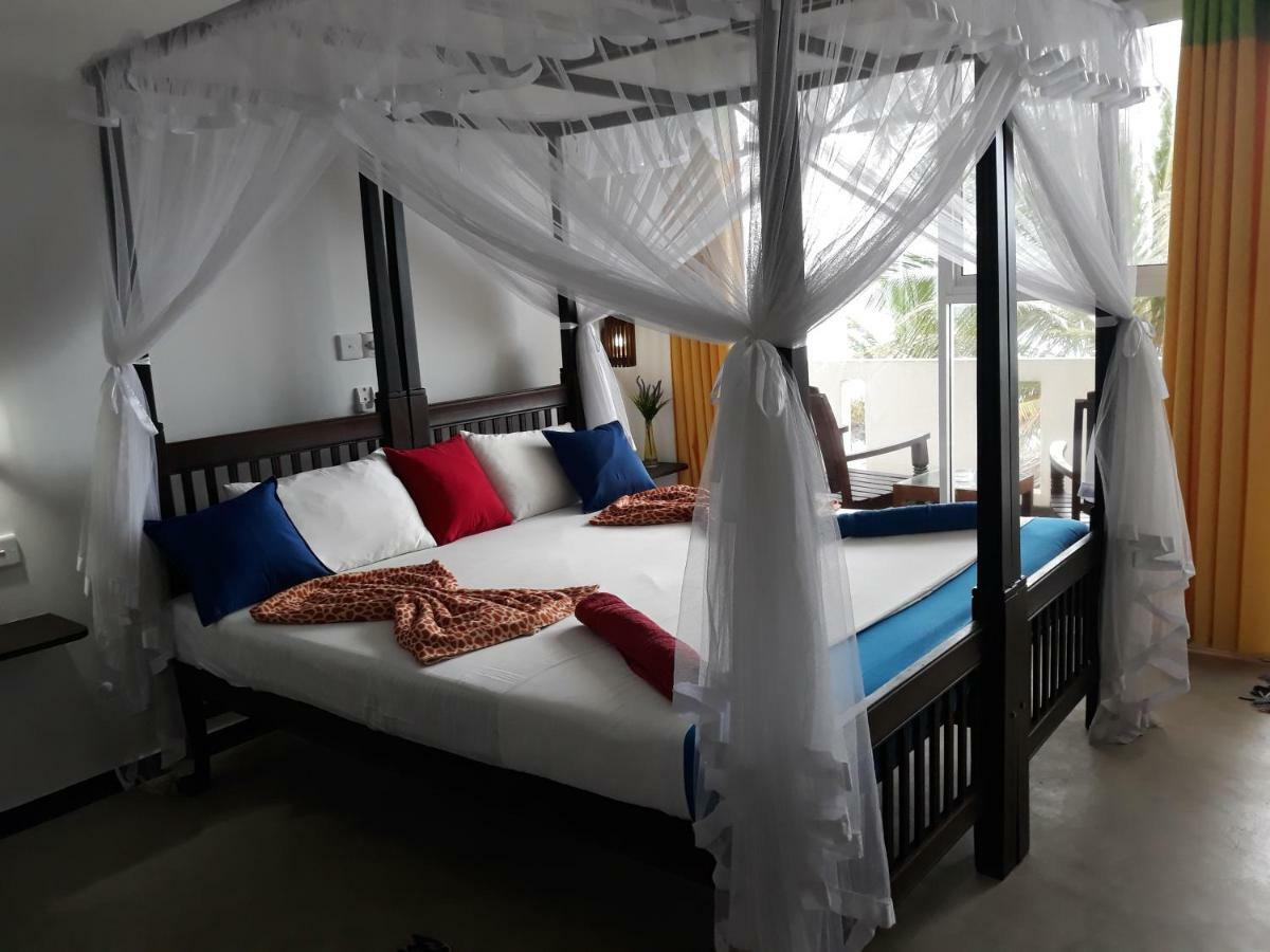 Copacabana Beach Hotel Hikkaduwa Ngoại thất bức ảnh